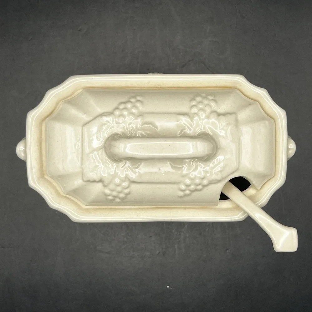 Vtg Cream Ceramic Kitchen King Gravy‎ Boat Tureen Lid Ladle Underplate Grapevine